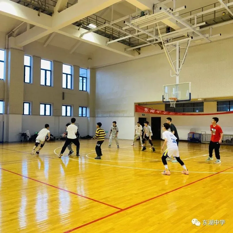 成年人如何在业余时间练习篮球接球技巧?_1
